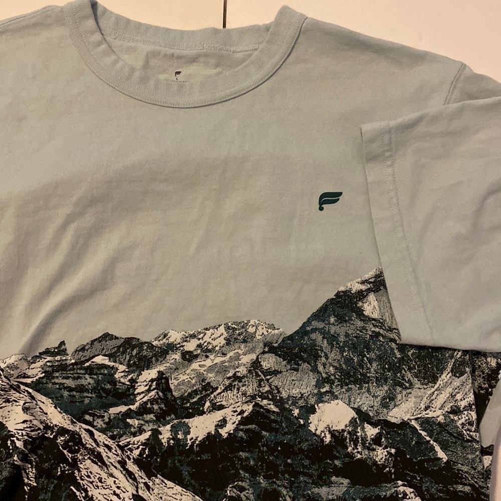 Fabletics mens T-shirt mountains size large